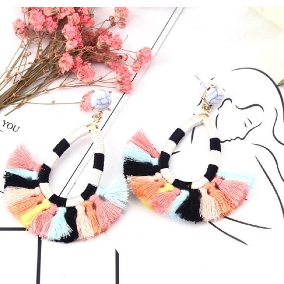 💕Multicolored WOMAN’S Tassle Boho EARRINGS *NWT* - Picture 2 of 8